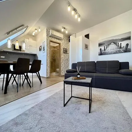 Molo Apartman *